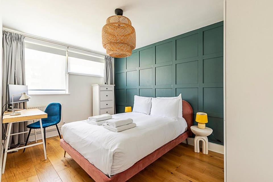 Stylish Islington Garden Flat Sleeps Four Apartment in London Borough of Islington