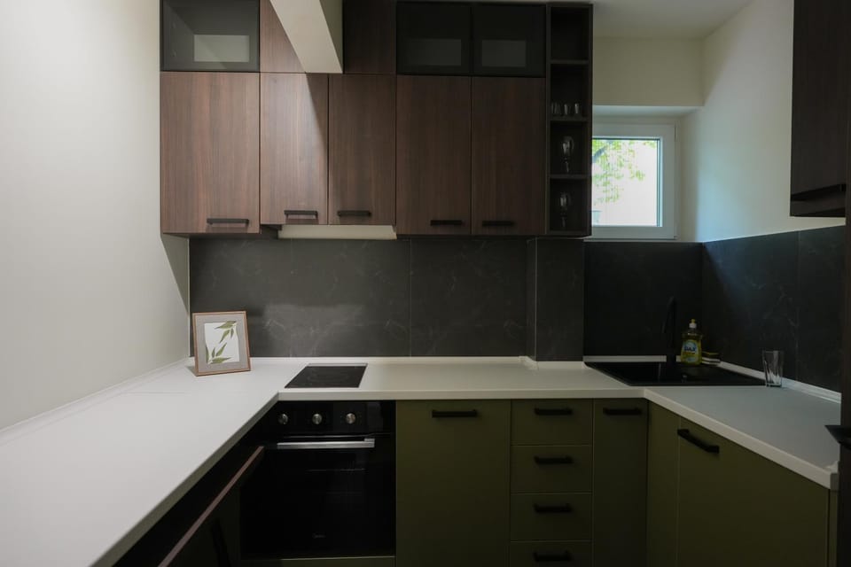 Kitchen or kitchenette, Lounge or bar, minibar, stove