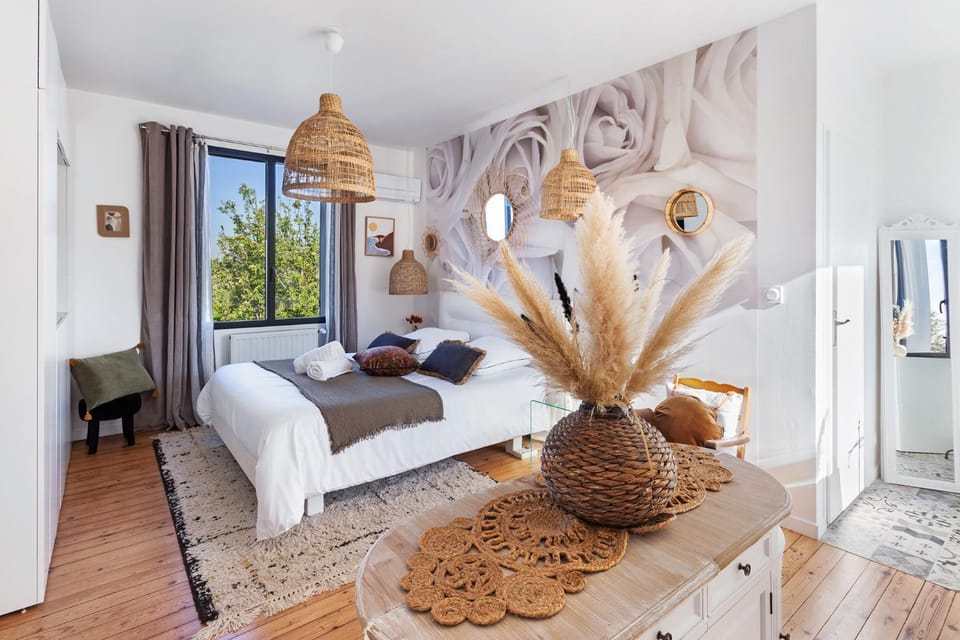 Bed, Photo of the whole room, Bedroom
