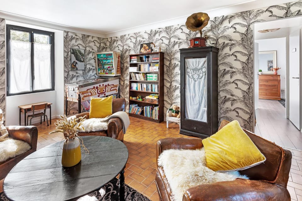 Library, Living room, Seating area