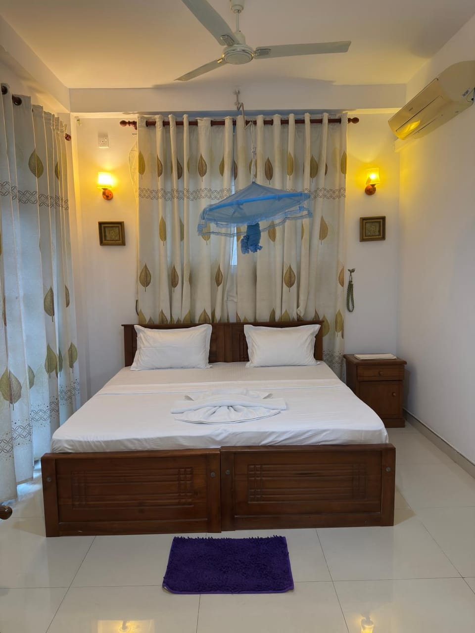 Photo of the whole room, Bedroom, air conditioner