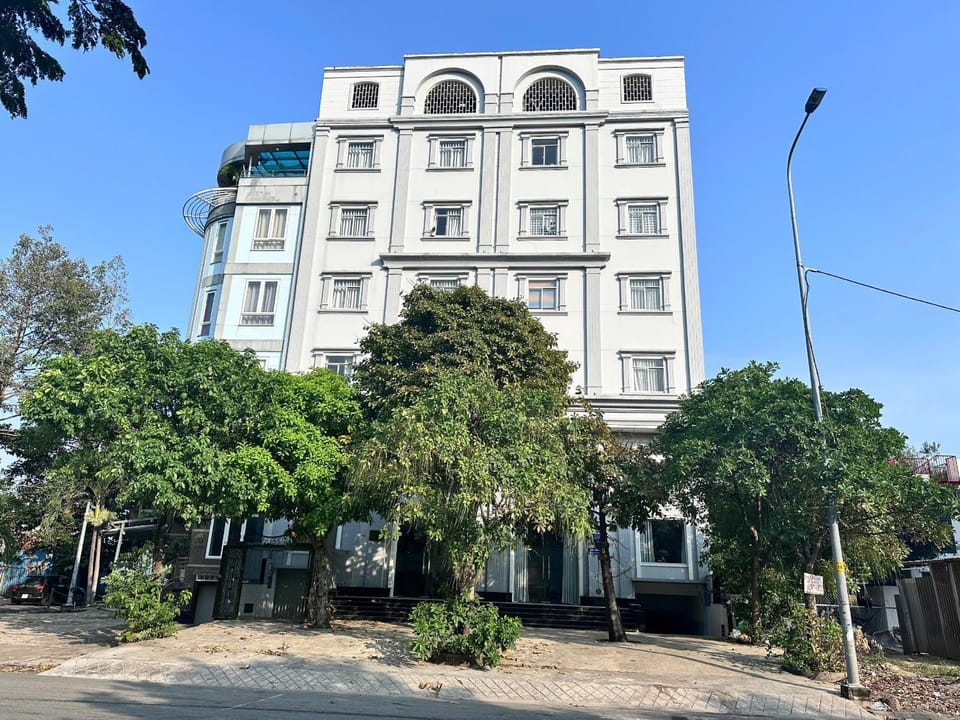 Property building, Day