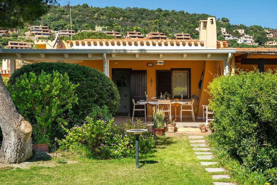 Patio, Spring, Day, Natural landscape, Garden, Balcony/Terrace, Dining area, Garden view