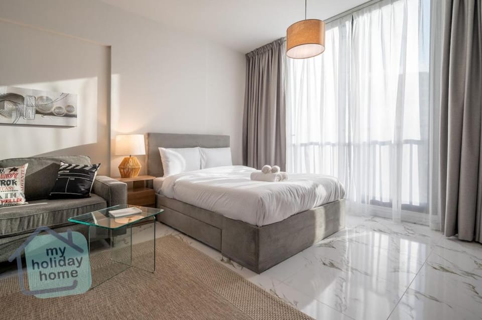Bed, Living room, towels