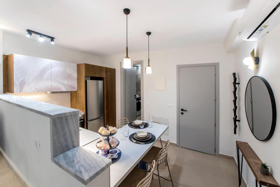 Kitchen or kitchenette, Seating area, kitchen