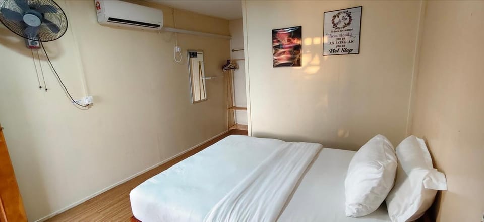 CORAL BEACH room & cafe Vacation rental in Mersing