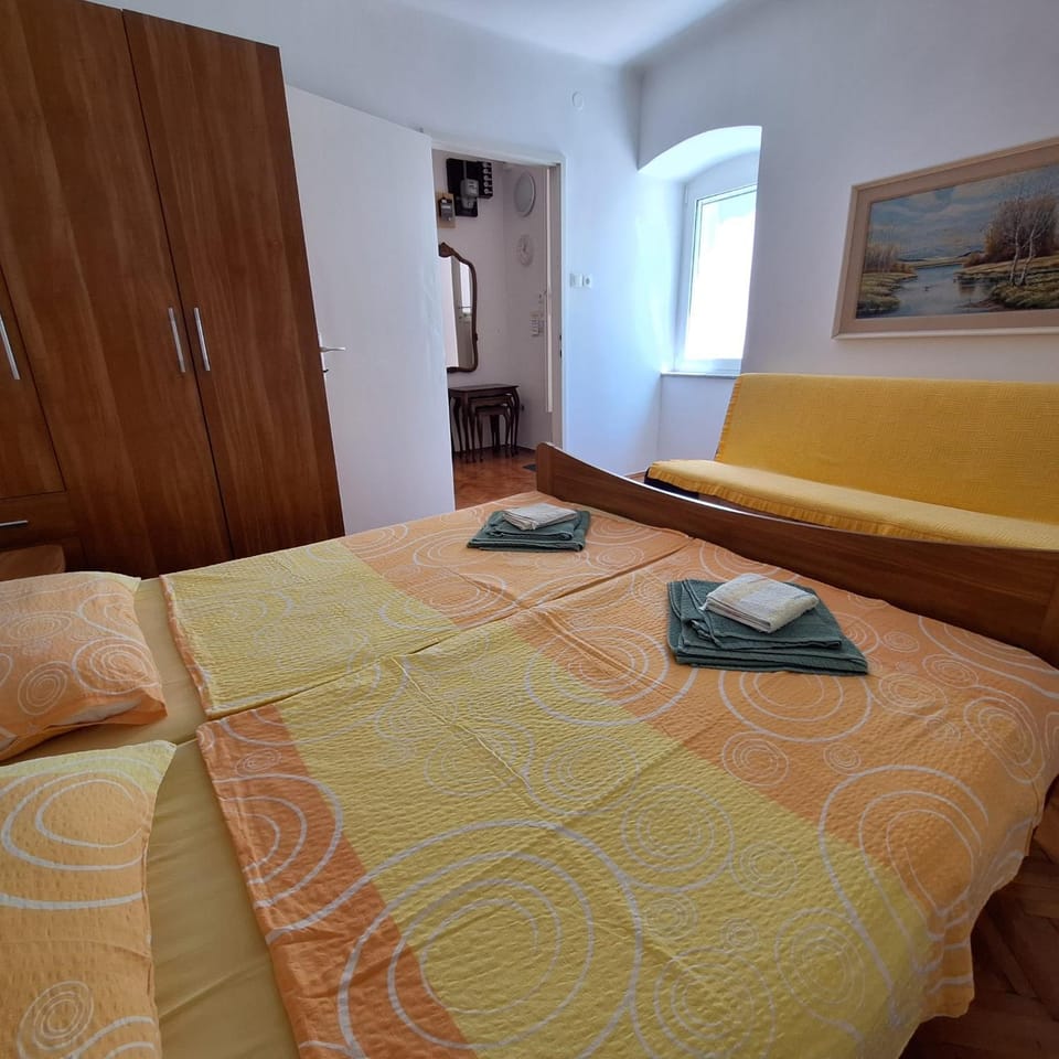 Bed, Photo of the whole room, Bedroom, towels, wardrobe