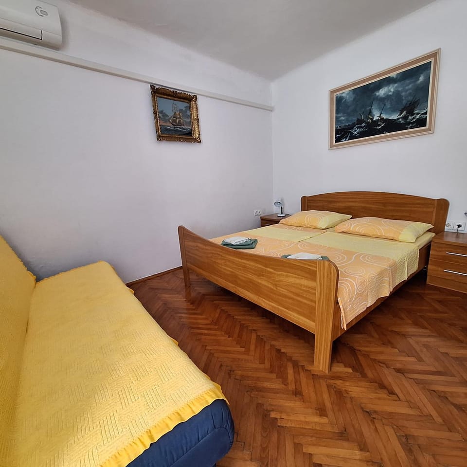 Bed, Bedroom, air conditioner