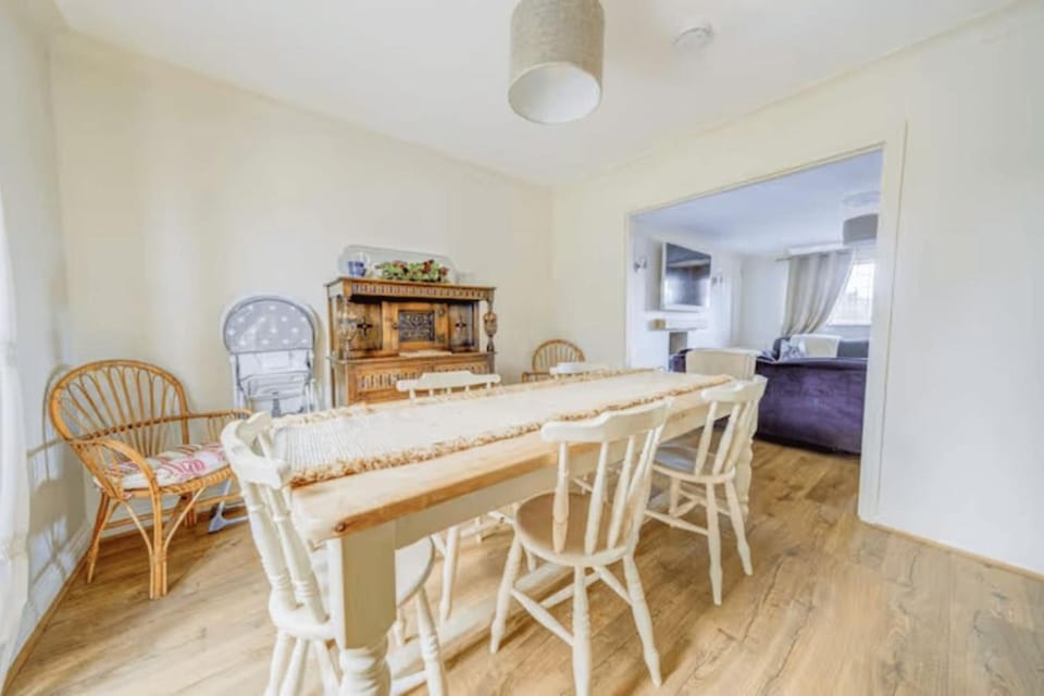 Seating area, Dining area