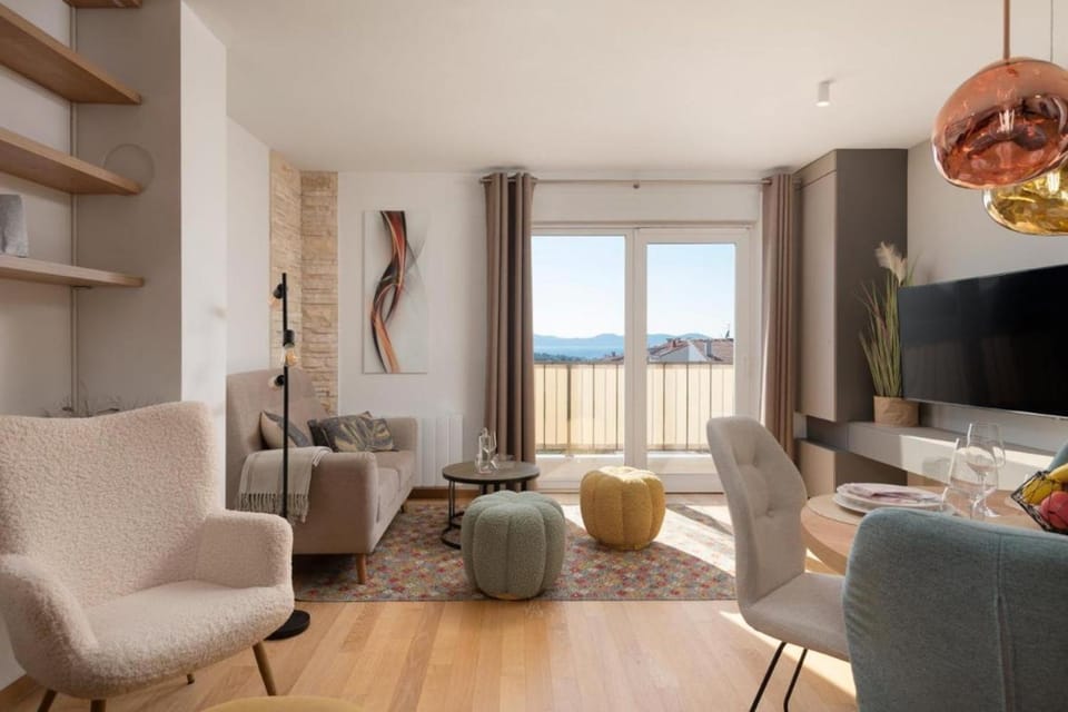 TV and multimedia, Living room, Seating area