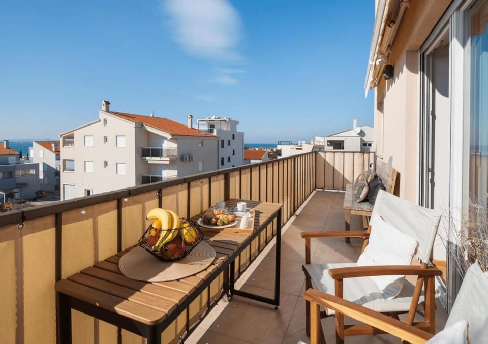 Property building, View (from property/room), Balcony/Terrace, Other, City view, Street view
