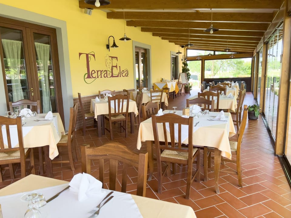 Restaurant/places to eat, Communal lounge/ TV room, Living room
