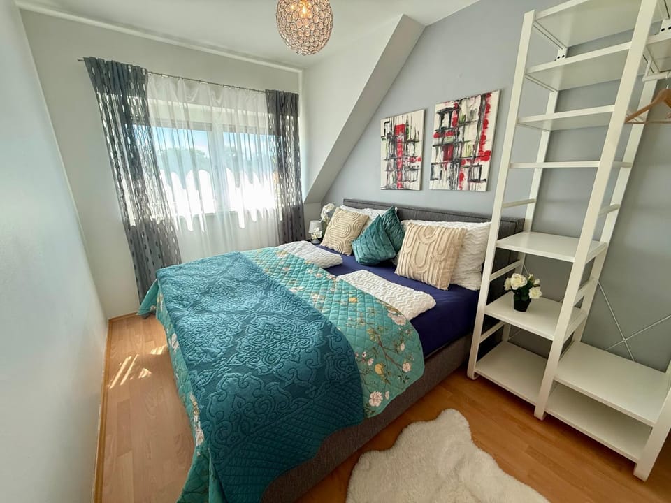 Bed, Photo of the whole room, Bedroom, wardrobe