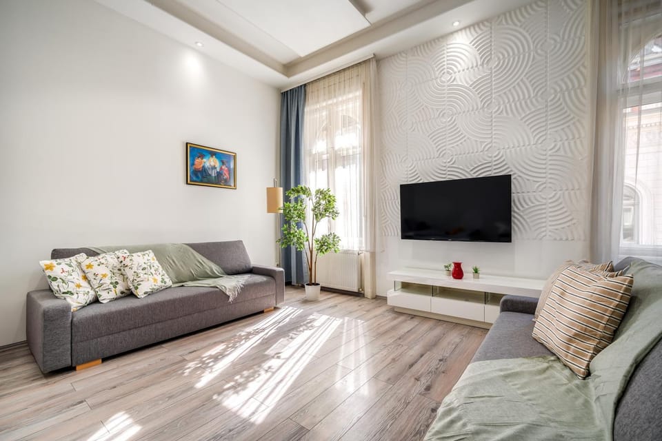 Communal lounge/ TV room, Living room, Seating area