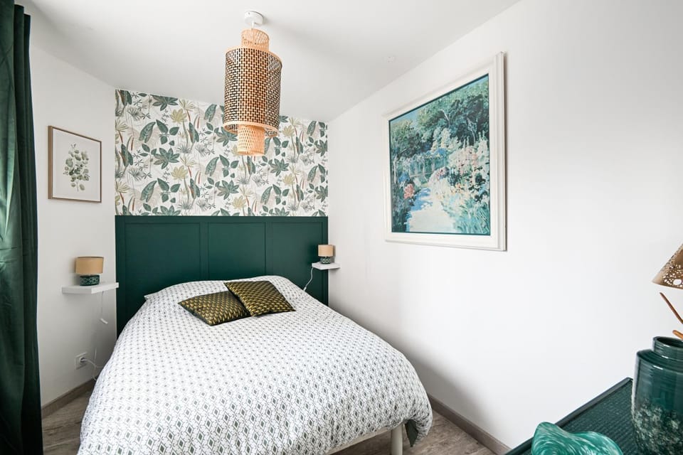 Bed, Photo of the whole room, Bedroom