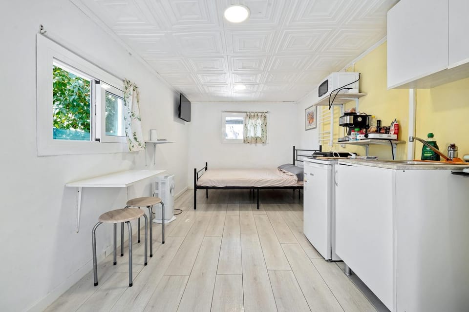 Kitchen or kitchenette, Living room