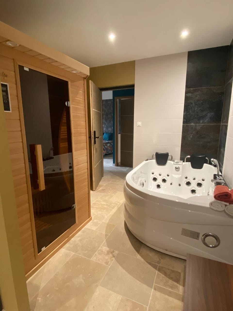 Hot Tub, Sauna