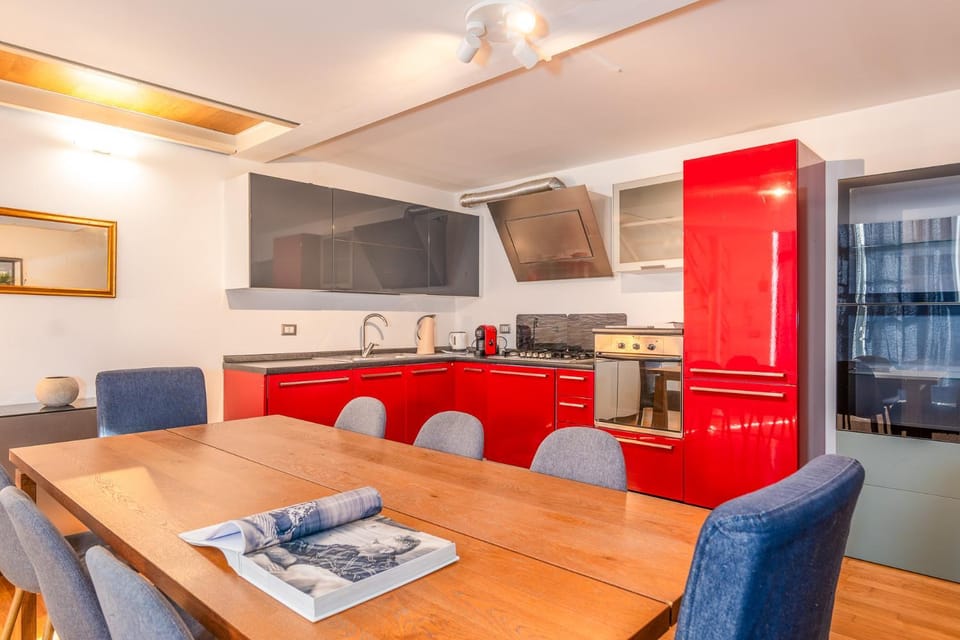 Kitchen or kitchenette, Dining area, oven, stove