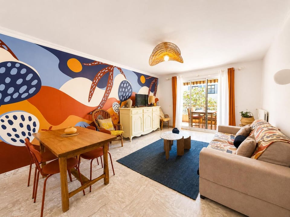 Le Majorelle’ - T2 50m2 Parking & Terrace Apartment in Sanary-sur-Mer