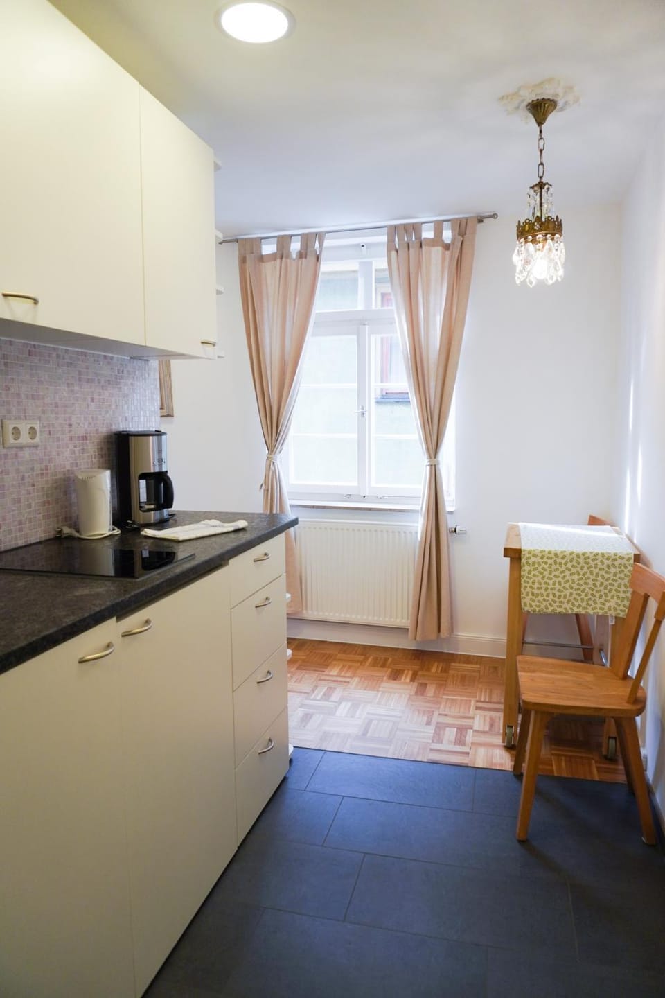 Coffee/tea facilities, Kitchen or kitchenette, Dining area, pet friendly, stove