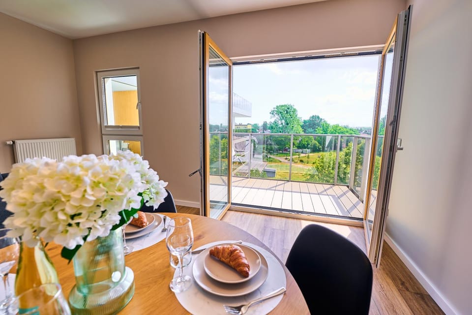 View (from property/room), Balcony/Terrace, Dining area