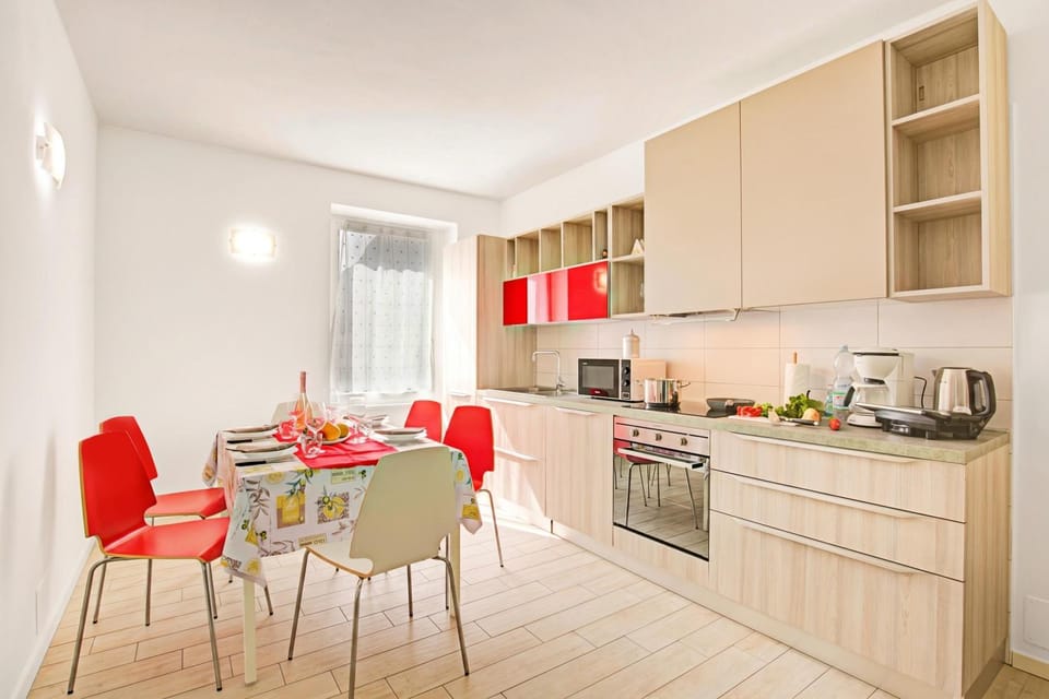 Dining area, kitchen