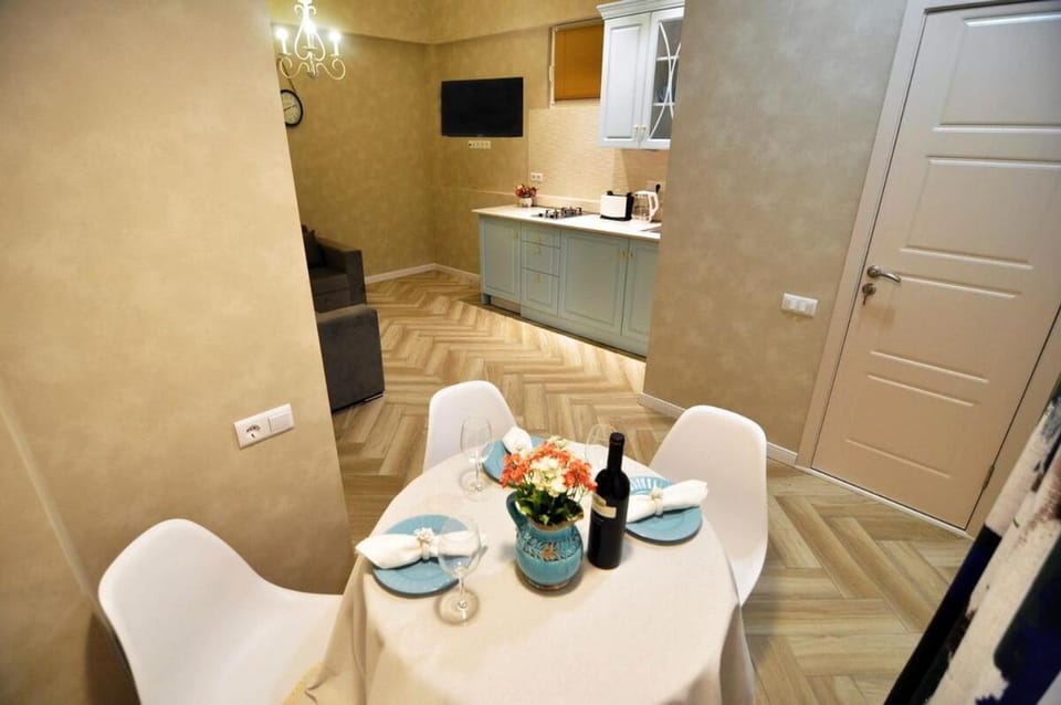 Kitchen or kitchenette, Living room