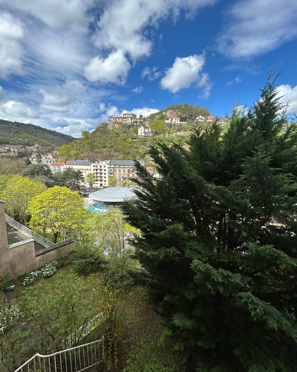 Appartement Royat 2 pièces 33m2 Apartment in Clermont-Ferrand