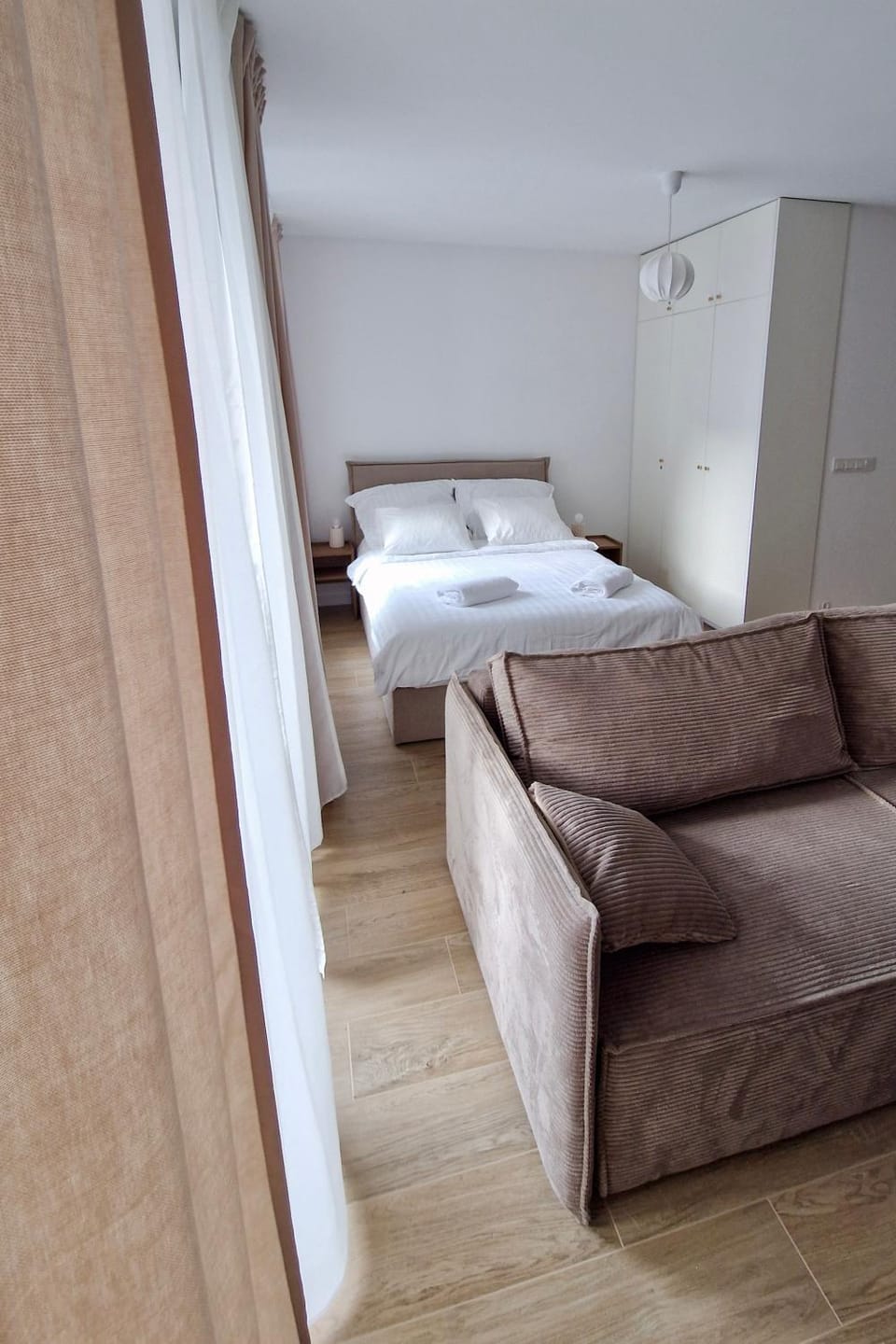 Bed, Living room, Photo of the whole room, Seating area, Bedroom, towels