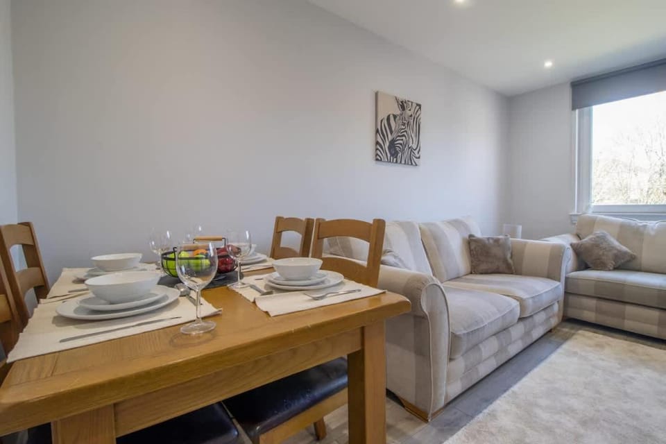 Highfield Apartment- 2 Bed in Motherwell close to centre Apartment in Bellshill