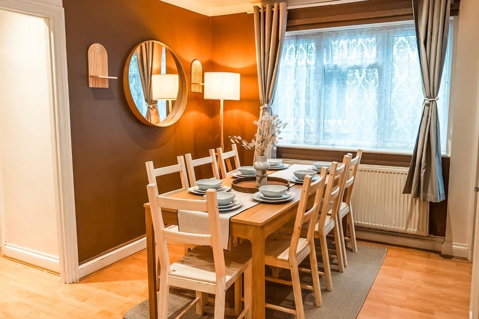 Living room, Seating area, Dining area