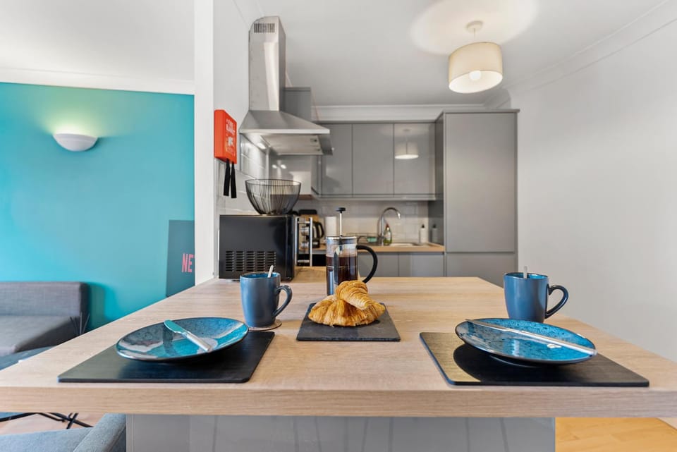 Woodhouse Suite - Centrally located, contractor friendly Apartment in Leeds