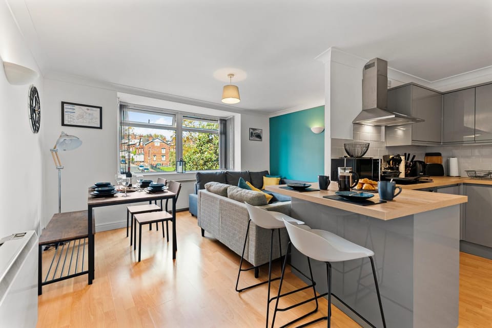 Woodhouse Suite - Centrally located, contractor friendly Apartment in Leeds