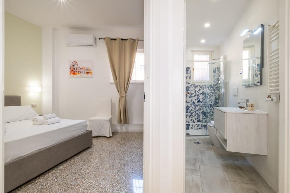 Bathroom, Photo of the whole room
