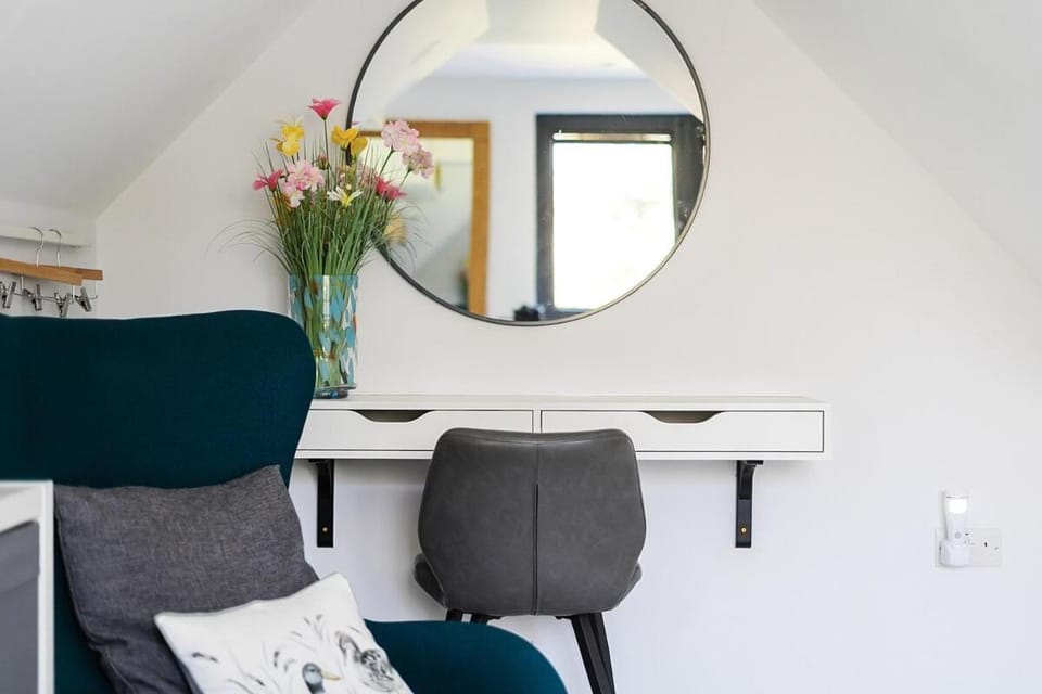 Little Bay Trees, A Home Away from Home Apartment in Horsham District