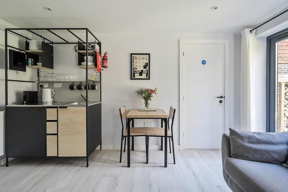 Little Bay Trees, A Home Away from Home Apartment in Horsham District