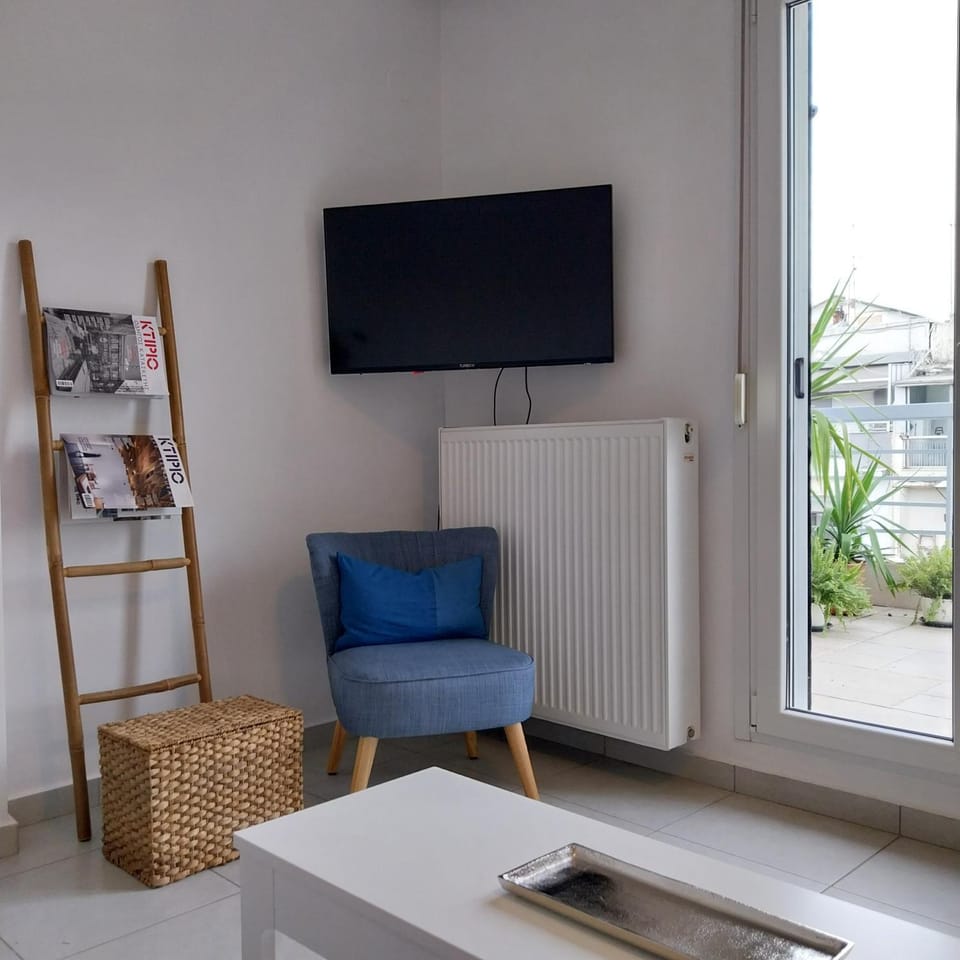 Communal lounge/ TV room, Living room, Seating area