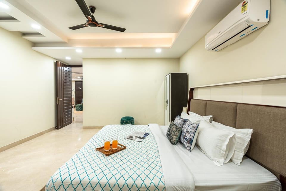 Bed, Bedroom, wardrobe, air conditioner