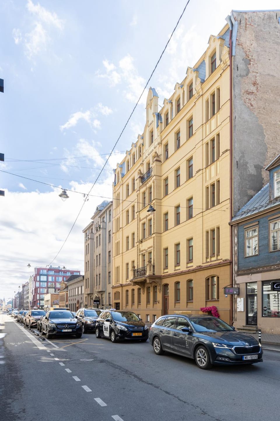Property building, Neighbourhood