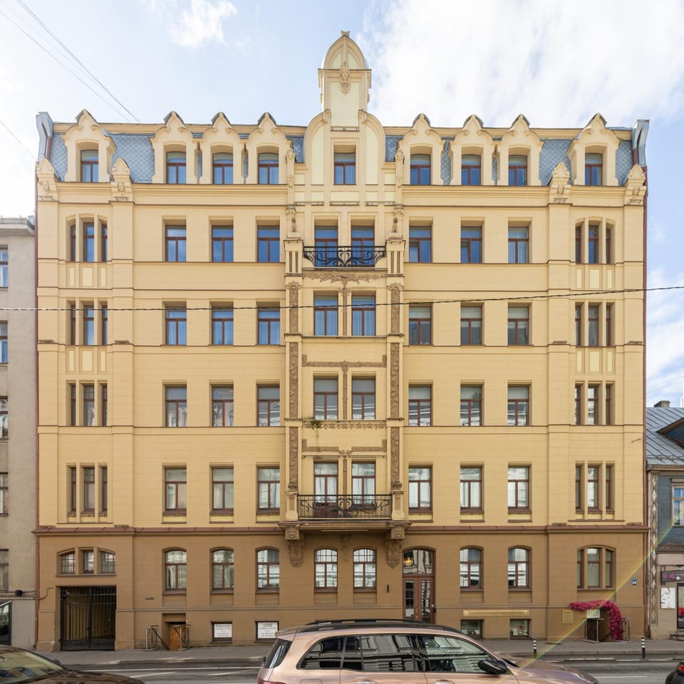 Property building, Location