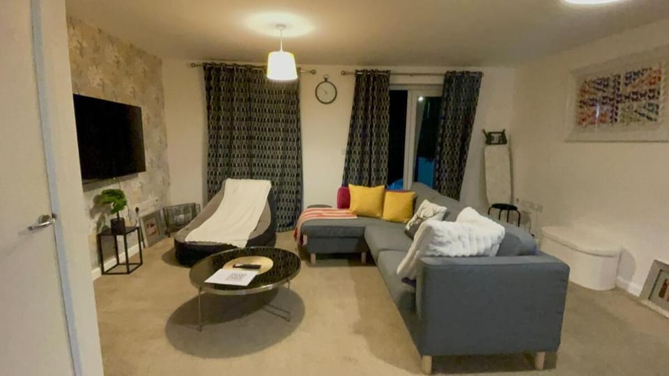 New Modern 3-Bed Home FREE Parki House in Dartford