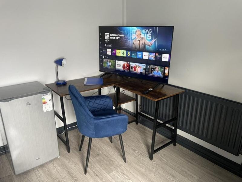 Modern Home with Free Wifi & Parking Vacation rental in England