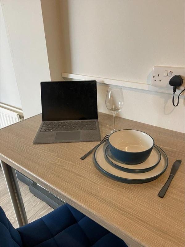 Modern Home with Free Wifi & Parking Vacation rental in England
