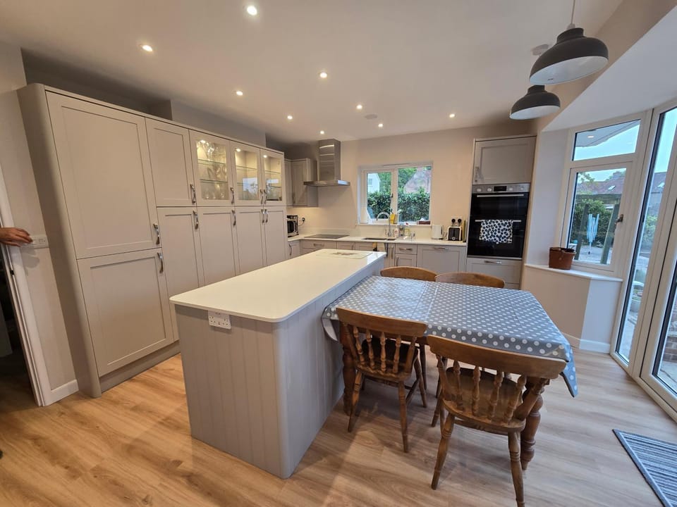 Dining area, kitchen