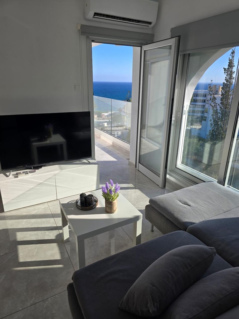 TV and multimedia, View (from property/room), Balcony/Terrace, Seating area, Beach, Beach, Sea view, Sea view