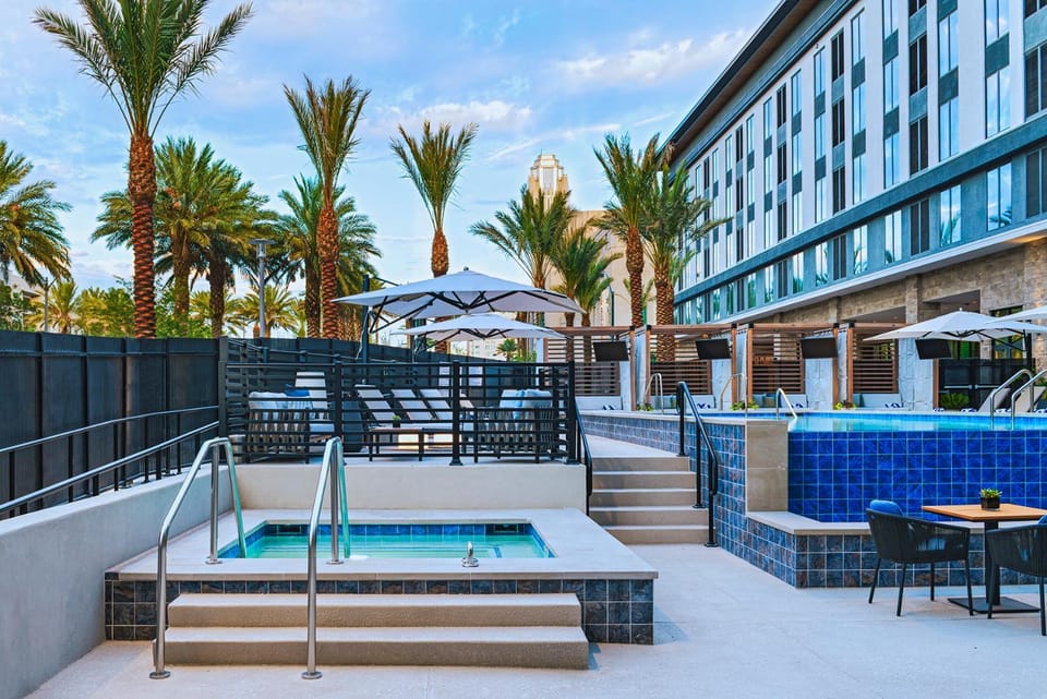 Hot Tub, Swimming pool
