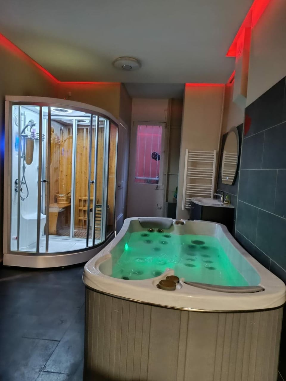 Hot Tub, Bathroom