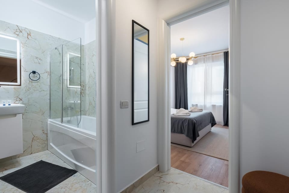 Shower, Bed, Bathroom, Bedroom, Bath, towels