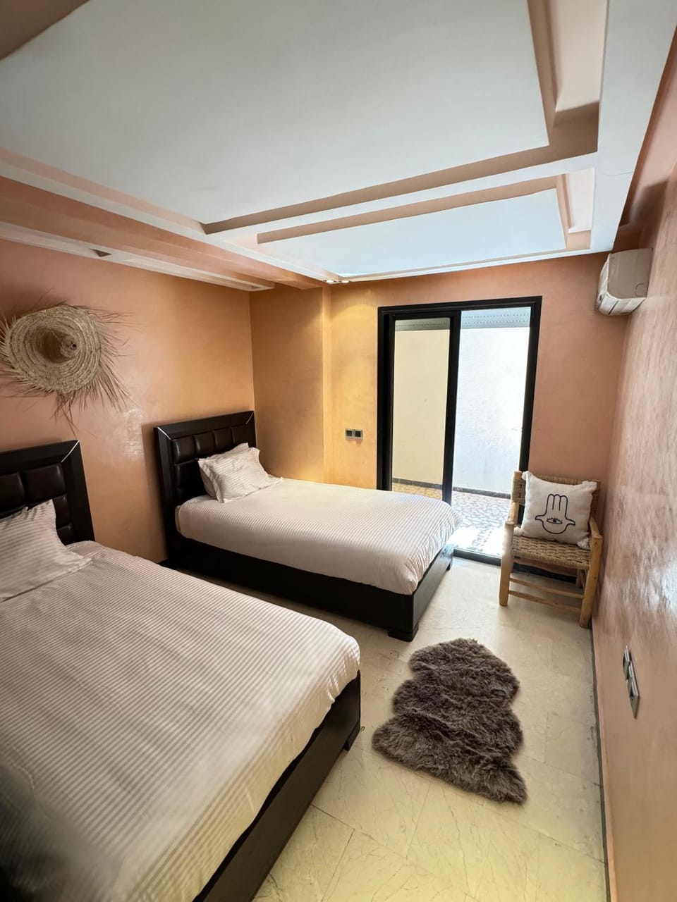 Bed, Photo of the whole room, Bedroom, air conditioner