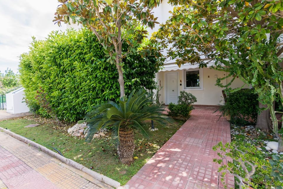 Property building, Garden, Garden, Balcony/Terrace